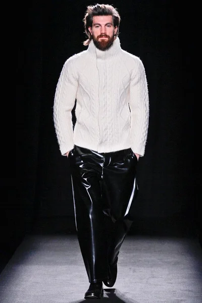 Look 10